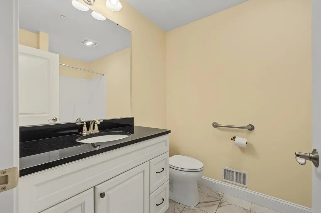 4 James Circle Brentwood NH 03833
