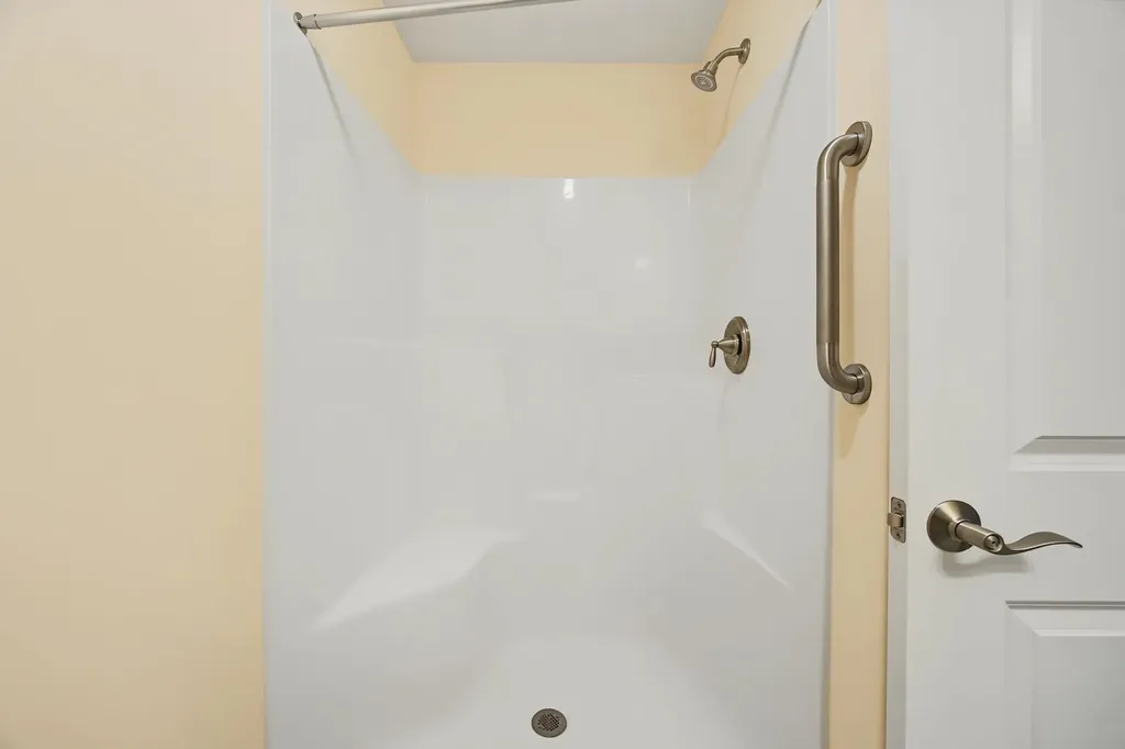 4 James Circle Brentwood NH 03833