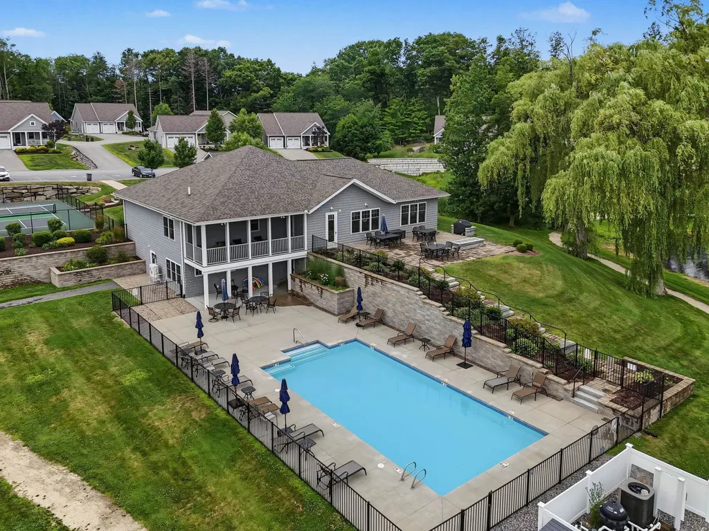 4 James Circle Brentwood NH 03833