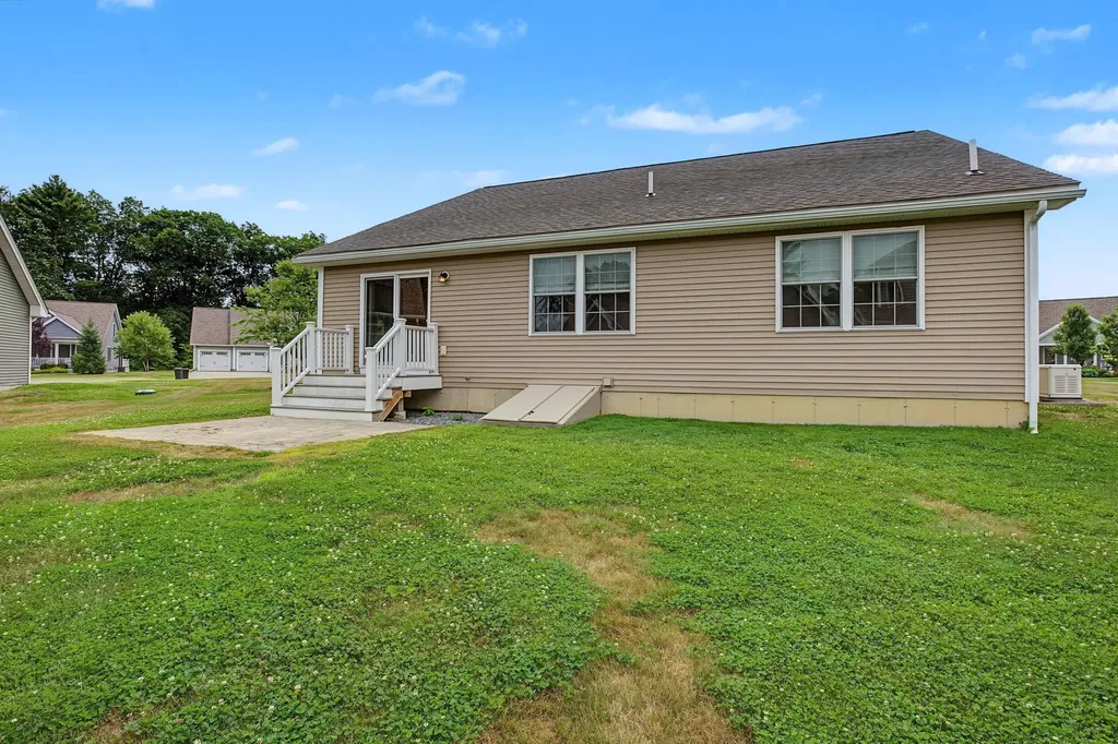 4 James Circle Brentwood NH 03833