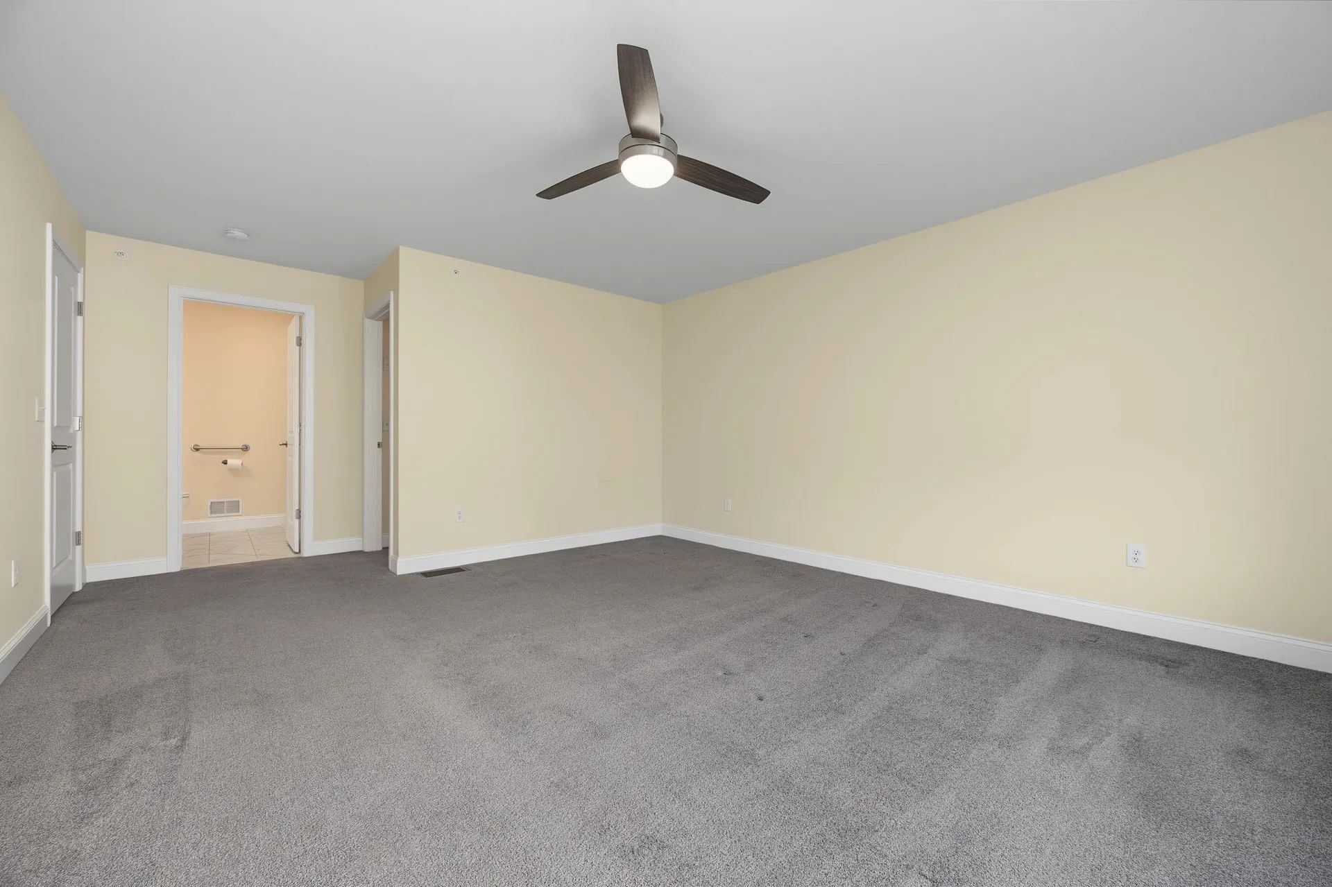 4 James Circle Brentwood NH 03833