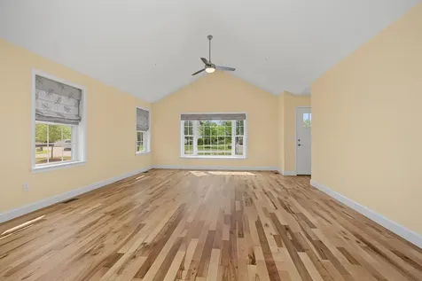 4 James Circle Brentwood NH 03833