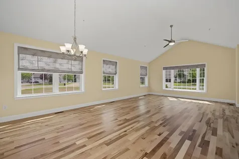 4 James Circle Brentwood NH 03833