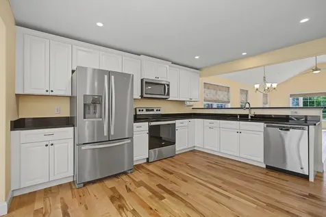 4 James Circle Brentwood NH 03833