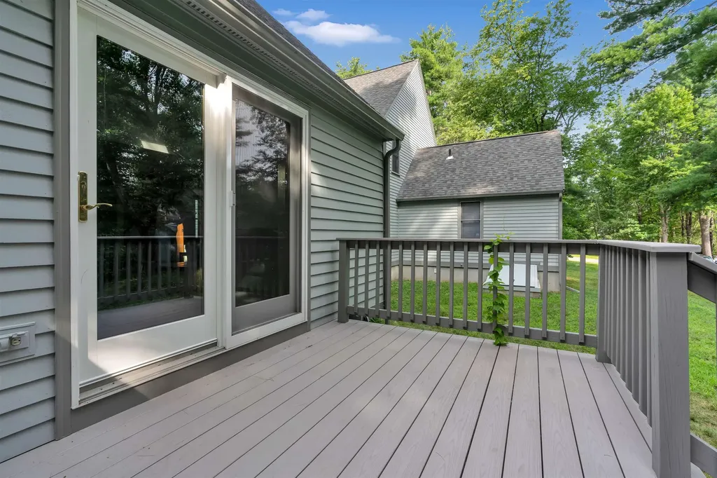 76 Glengarry Drive Stratham NH 03885