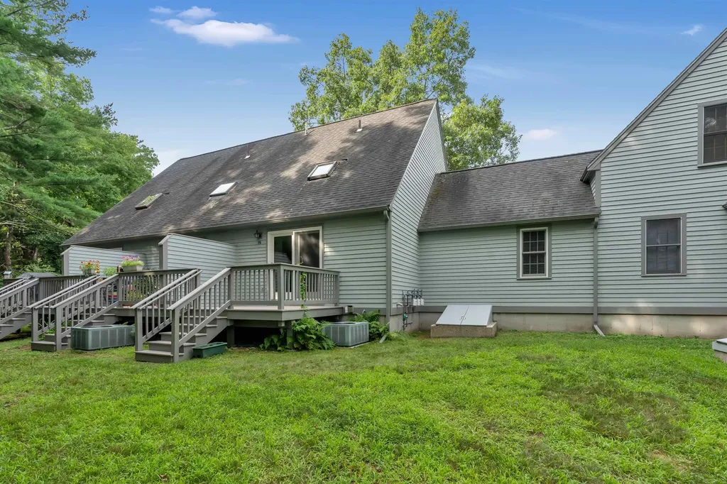 76 Glengarry Drive Stratham NH 03885
