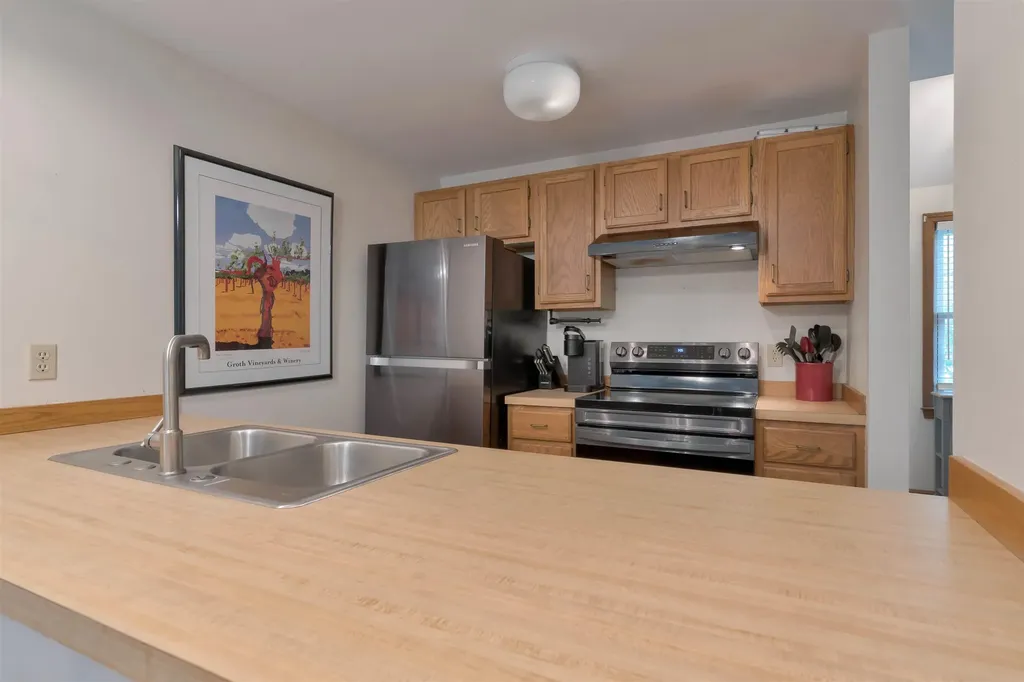 76 Glengarry Drive Stratham NH 03885