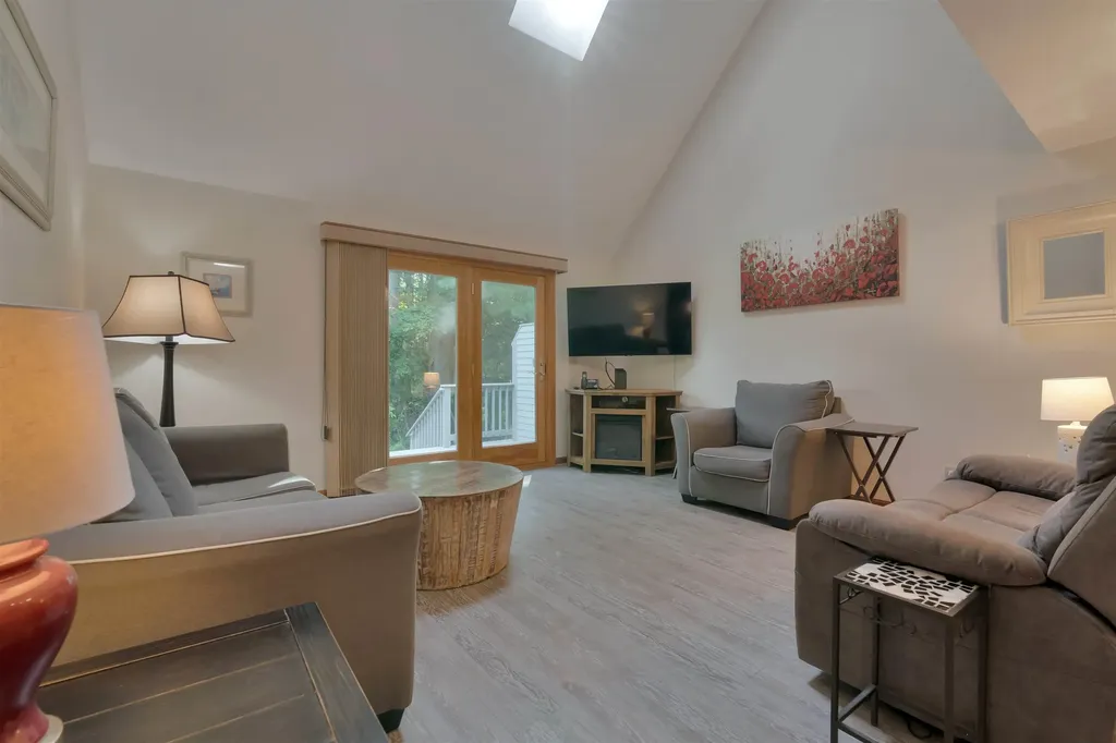 76 Glengarry Drive Stratham NH 03885