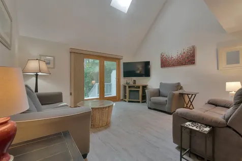 76 Glengarry Drive Stratham NH 03885