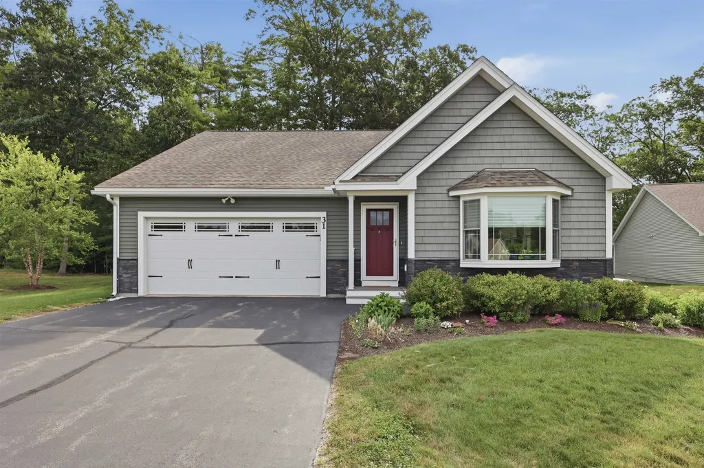 31 Castle Court Kingston NH 03848