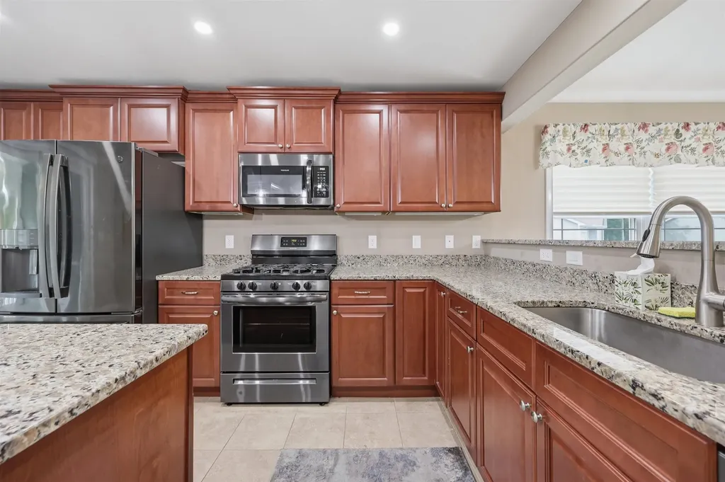 31 Castle Court Kingston NH 03848