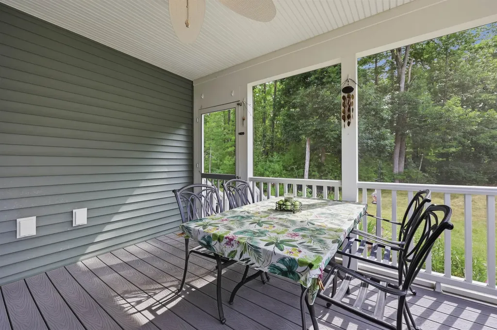 31 Castle Court Kingston NH 03848