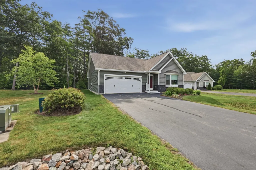 31 Castle Court Kingston NH 03848