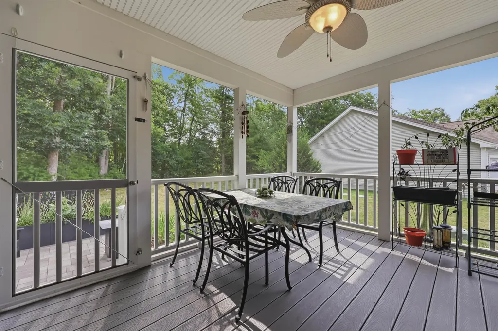 31 Castle Court Kingston NH 03848