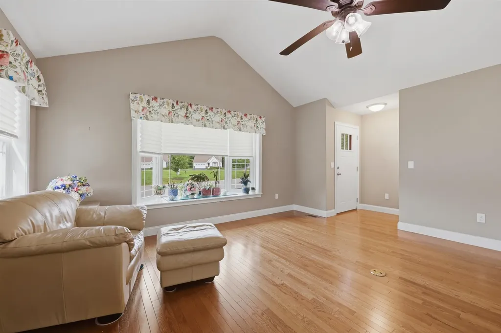 31 Castle Court Kingston NH 03848