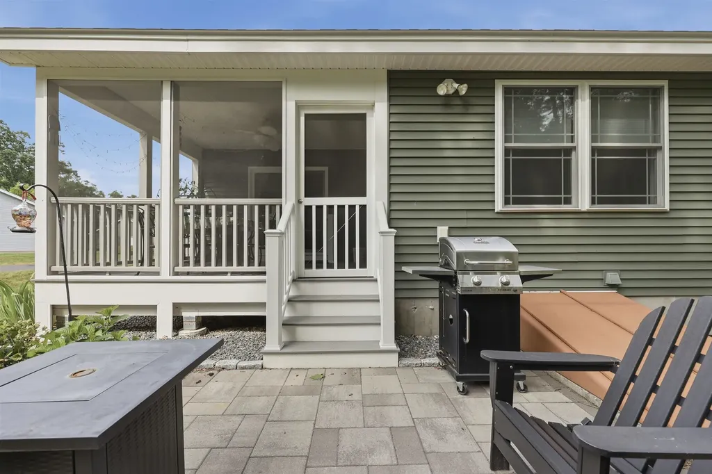 31 Castle Court Kingston NH 03848