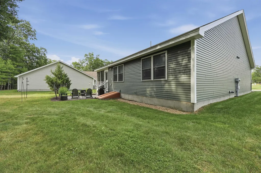31 Castle Court Kingston NH 03848
