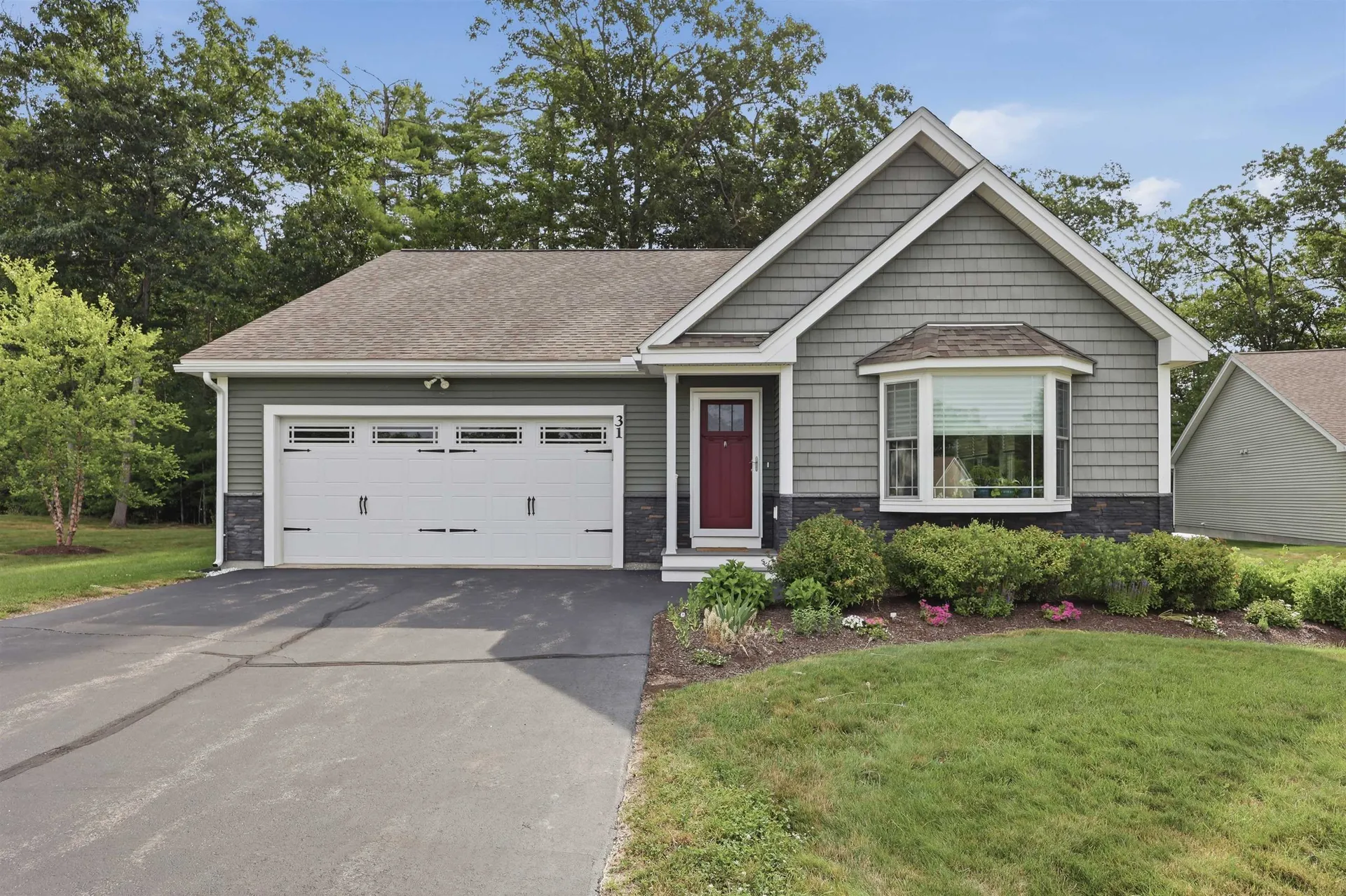 31 Castle Court Kingston NH 03848