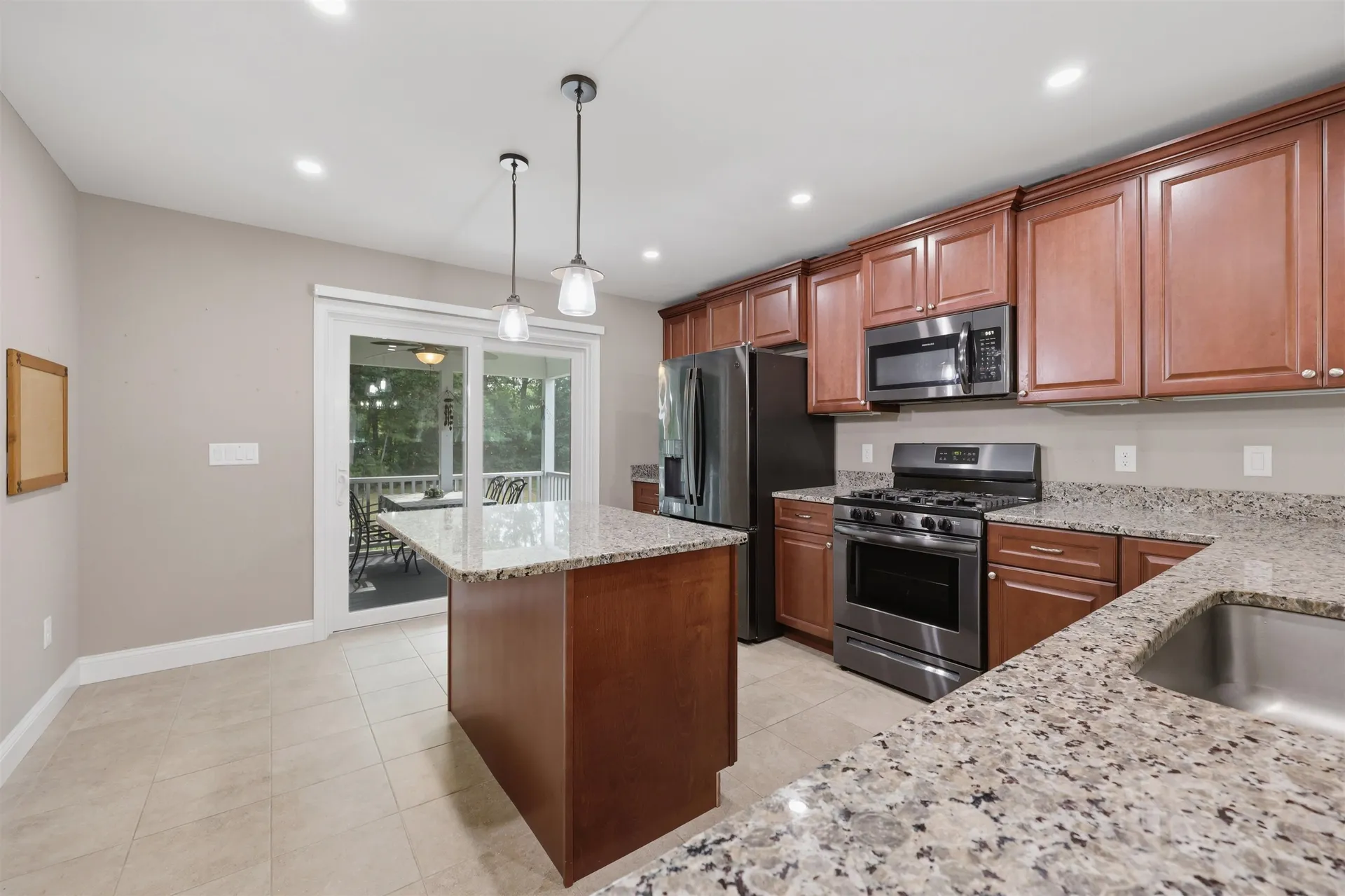 31 Castle Court Kingston NH 03848