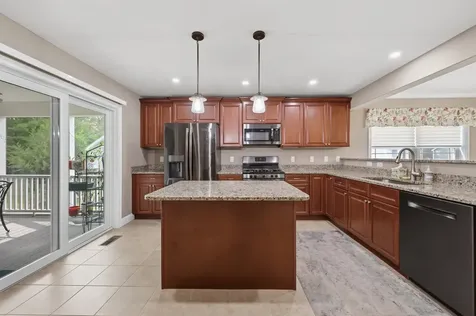 31 Castle Court Kingston NH 03848