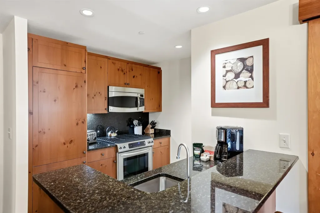 7412 Mountain Road Stowe VT 05672