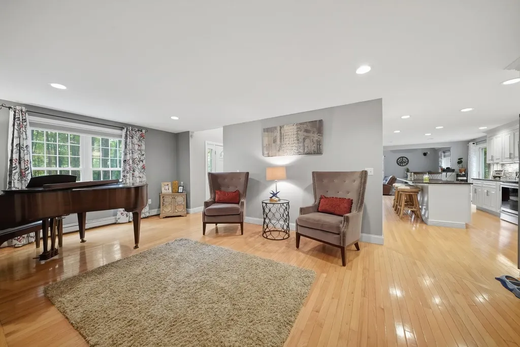17 Laurel Road Hooksett NH 03106