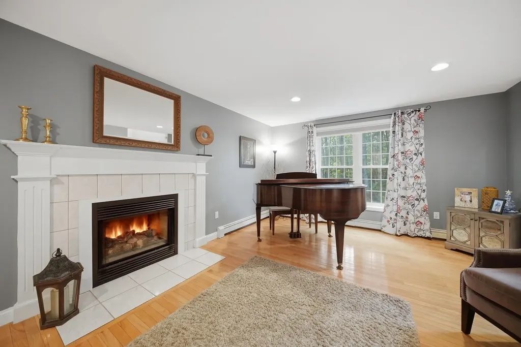 17 Laurel Road Hooksett NH 03106
