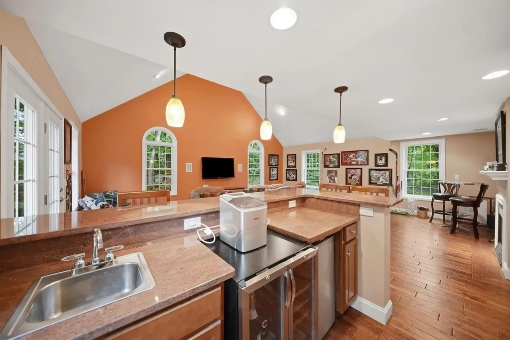 17 Laurel Road Hooksett NH 03106