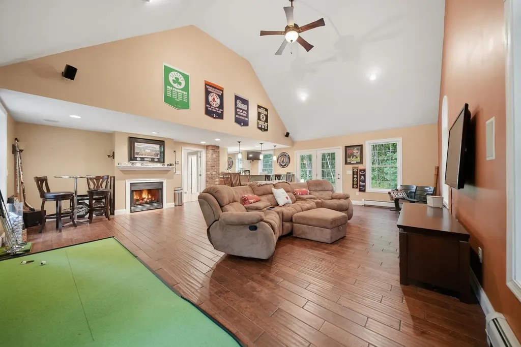 17 Laurel Road Hooksett NH 03106