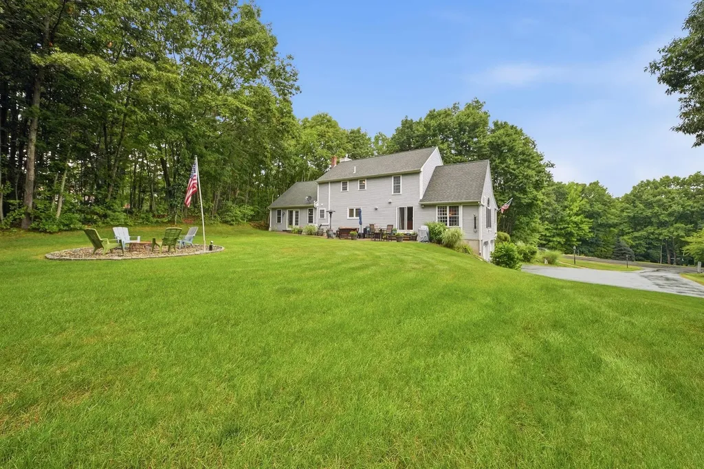 17 Laurel Road Hooksett NH 03106