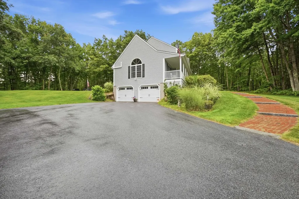 17 Laurel Road Hooksett NH 03106