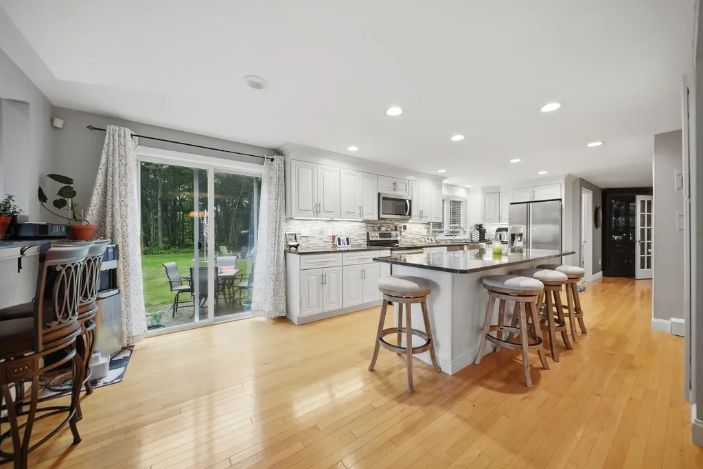 17 Laurel Road Hooksett NH 03106