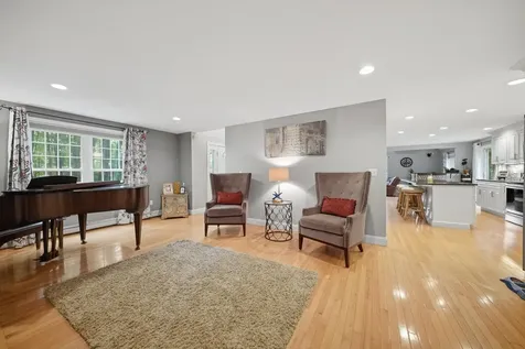 17 Laurel Road Hooksett NH 03106