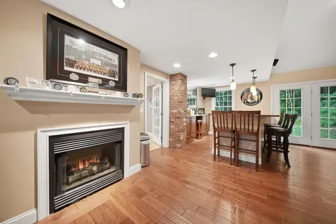 17 Laurel Road Hooksett NH 03106