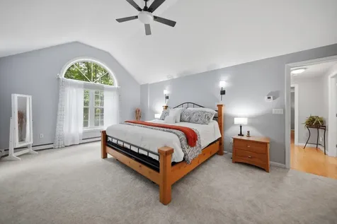 17 Laurel Road Hooksett NH 03106
