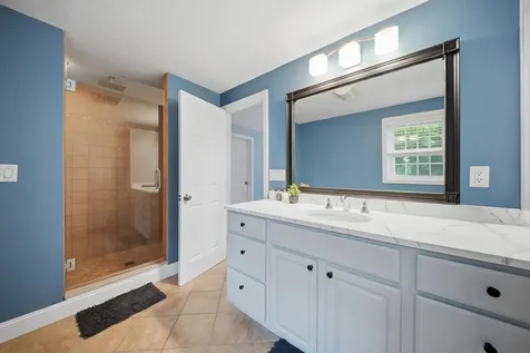 17 Laurel Road Hooksett NH 03106