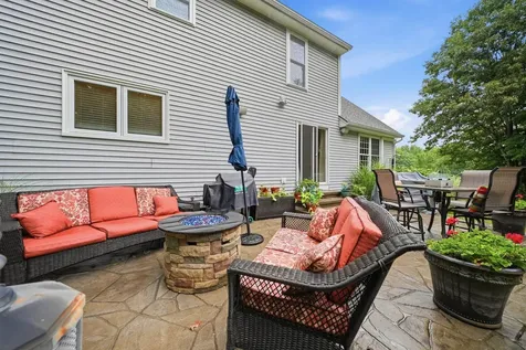 17 Laurel Road Hooksett NH 03106