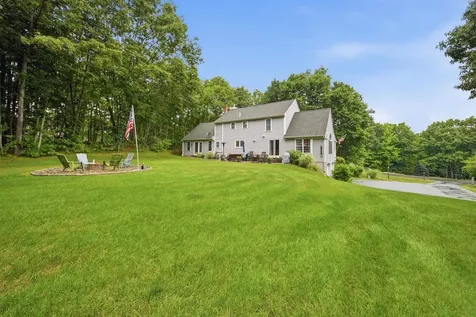 17 Laurel Road Hooksett NH 03106