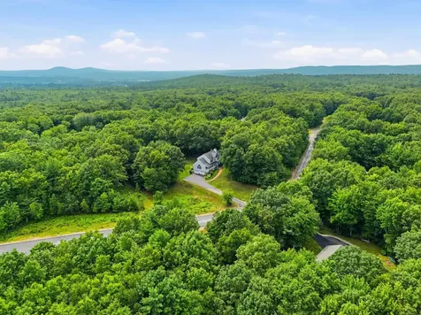17 Laurel Road Hooksett NH 03106