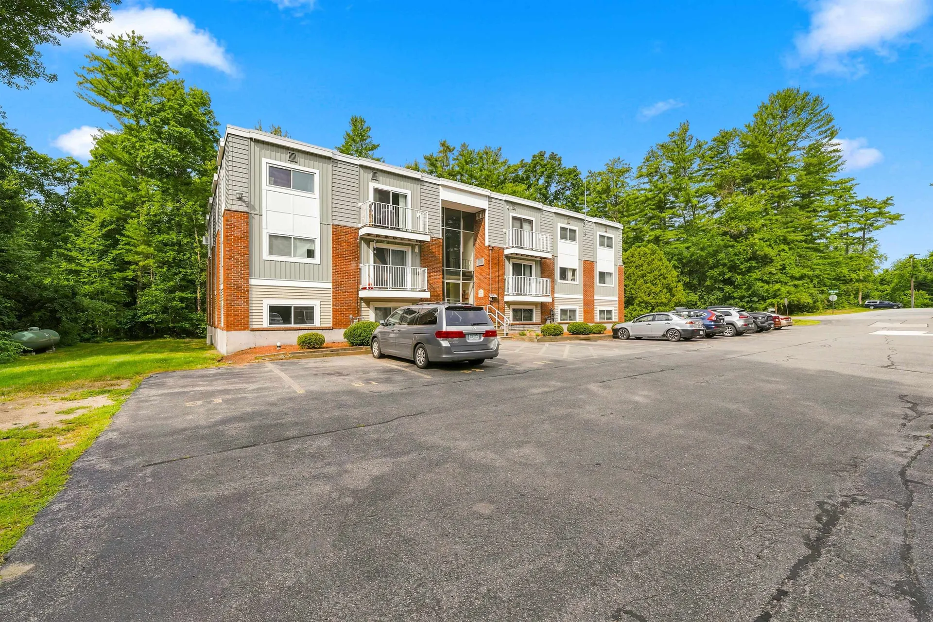101G Capitol Hill Drive Londonderry NH 03053