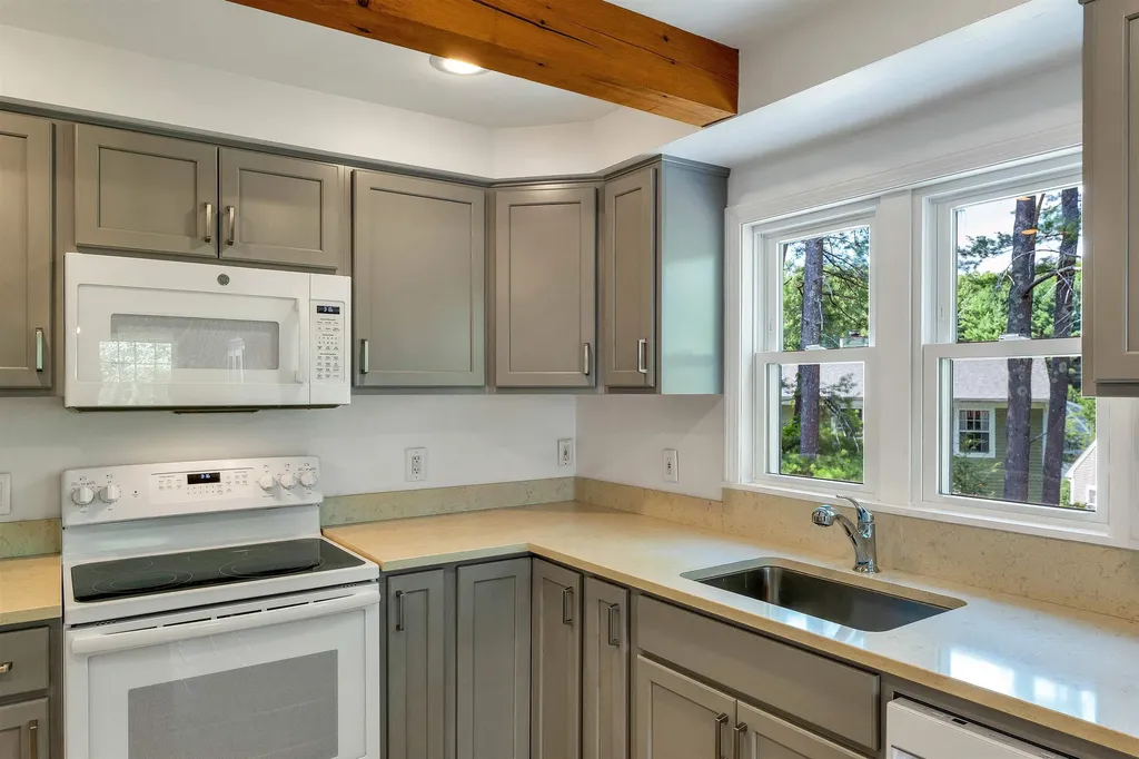 2761 Lake Shore Road Gilford NH 03249