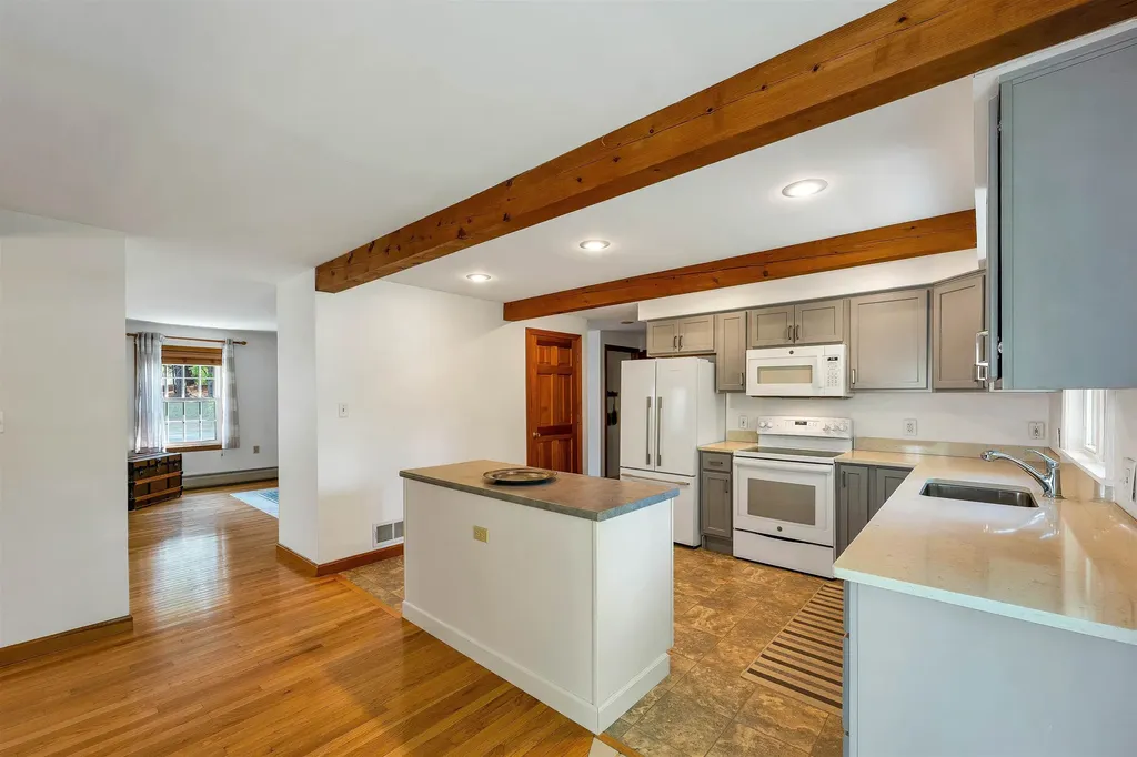 2761 Lake Shore Road Gilford NH 03249