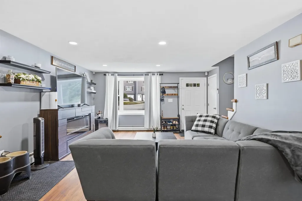 17 Chestnut Circle Merrimack NH 03054