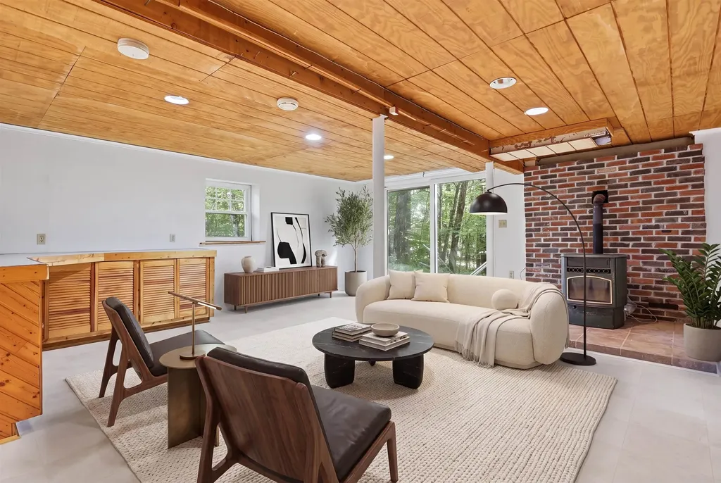 42 Jason Drive Goffstown NH 03045
