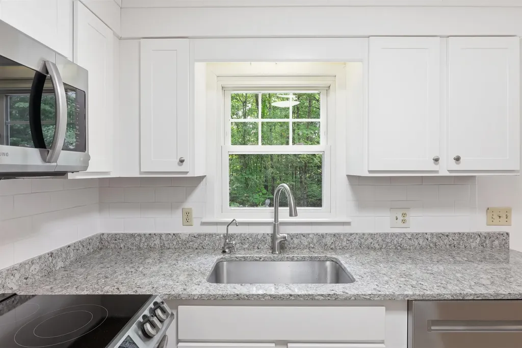 42 Jason Drive Goffstown NH 03045
