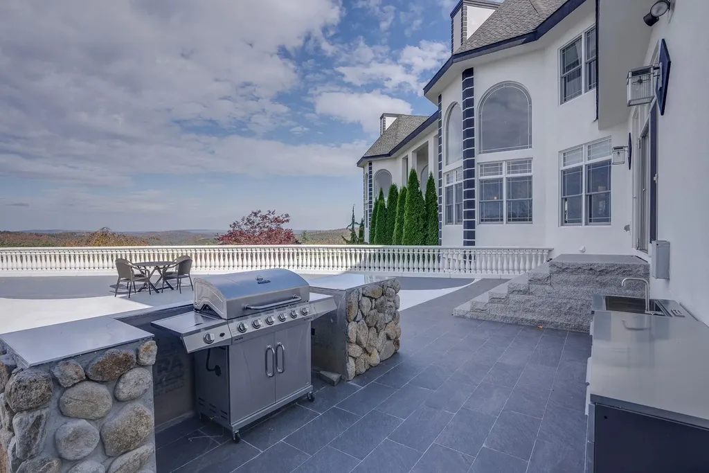 94 Foxberry Drive New Boston NH 03070