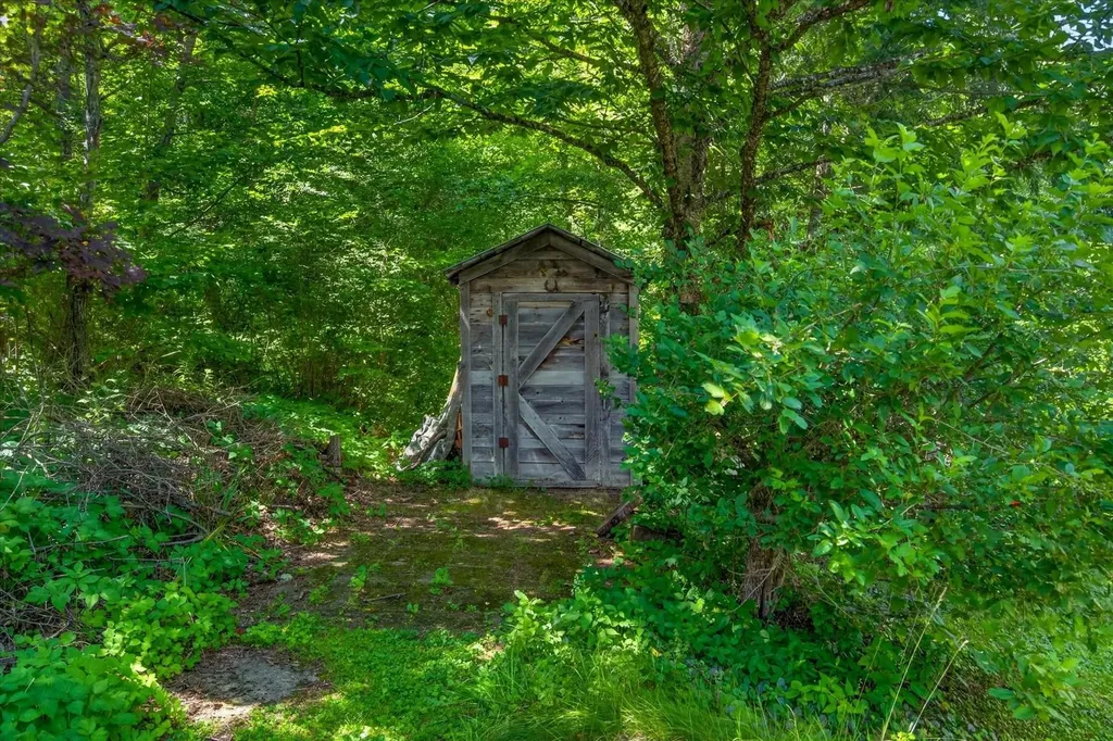 126 & 12w Shadow Lane Pittsford VT 05763