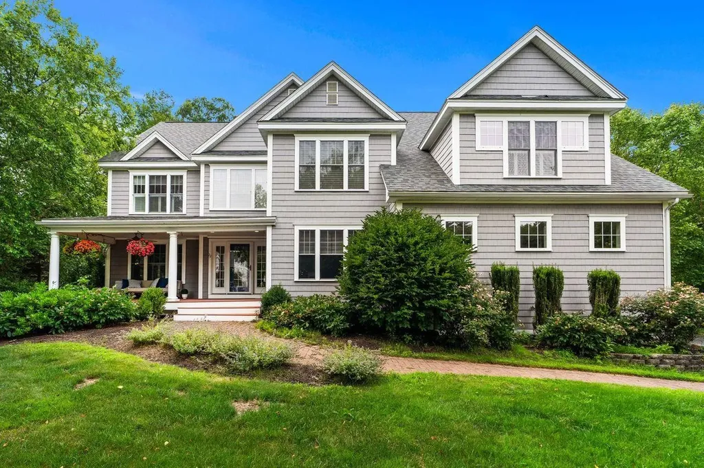 23 Chisholm Farm Drive Stratham NH 03885
