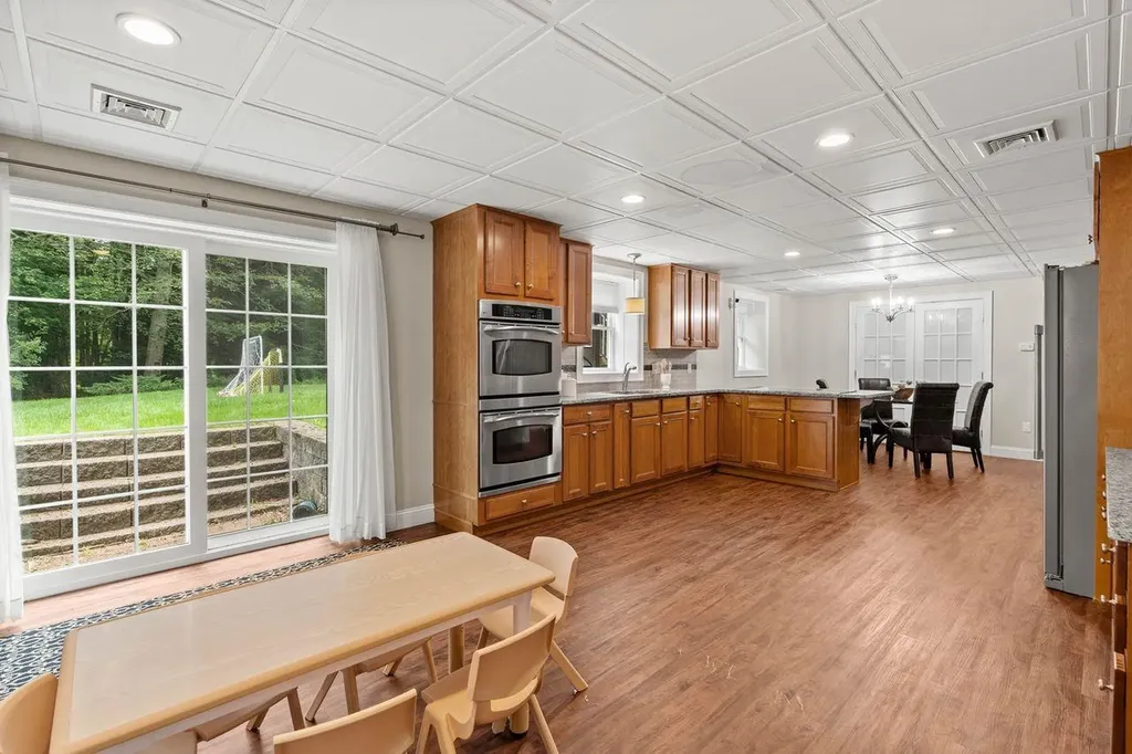 23 Chisholm Farm Drive Stratham NH 03885