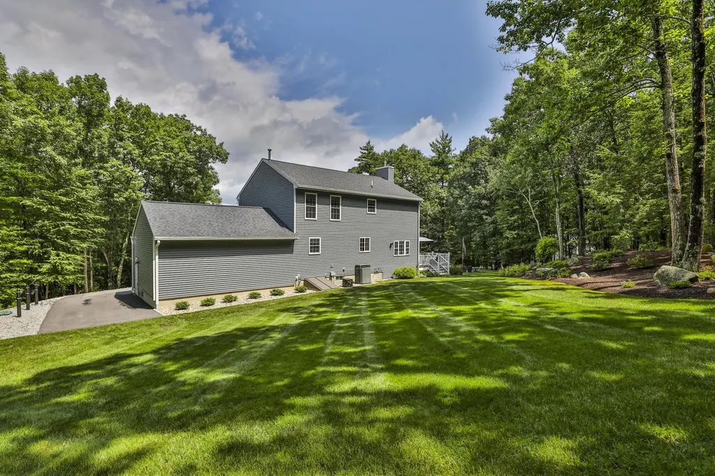 10 Mosher Drive Brookline NH 03033